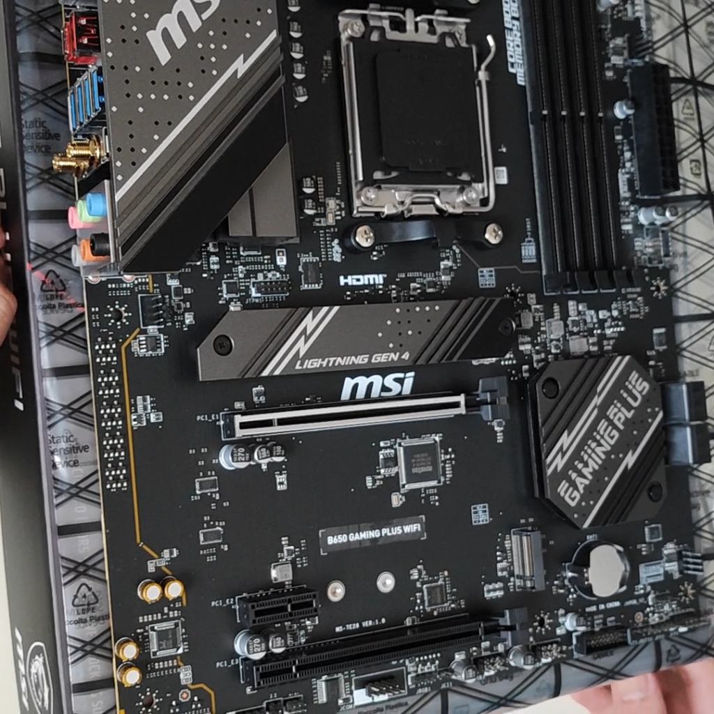 マザーボード　MSI B650 GAMING PLUS WIFI